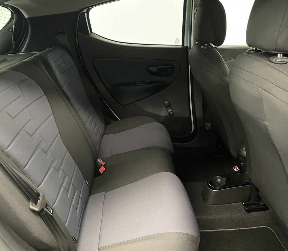 Lancia Ypsilon usata a Novara (9)