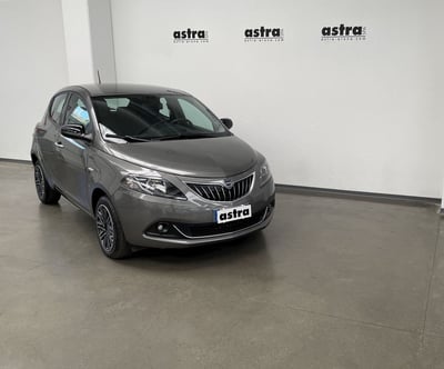 Lancia Ypsilon 1.0 FireFly 5 porte S&amp;S Hybrid Gold Plus del 2024 usata a Arona
