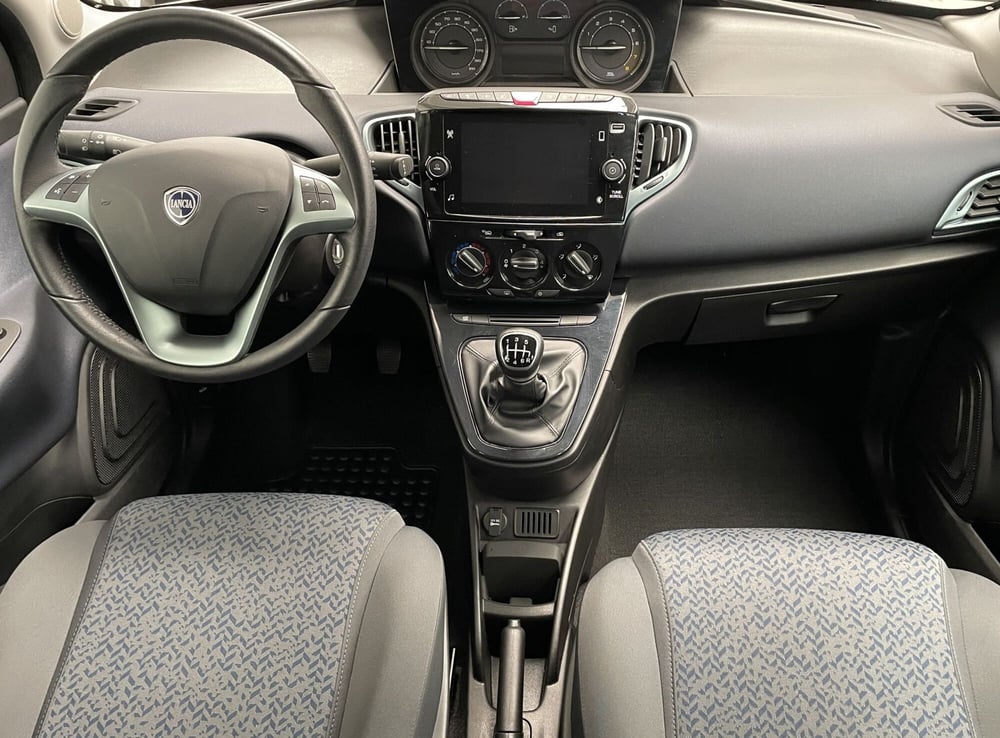 Lancia Ypsilon usata a Novara (11)