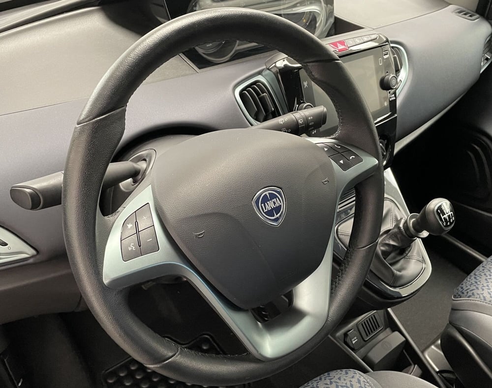 Lancia Ypsilon usata a Novara (17)