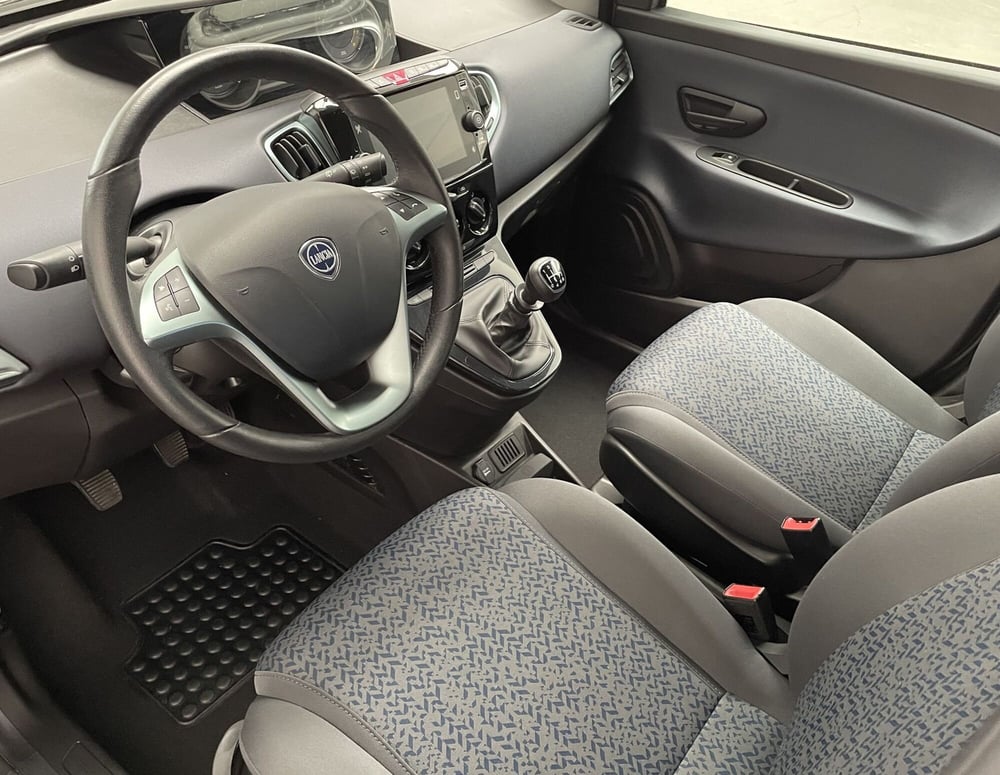 Lancia Ypsilon usata a Novara (8)