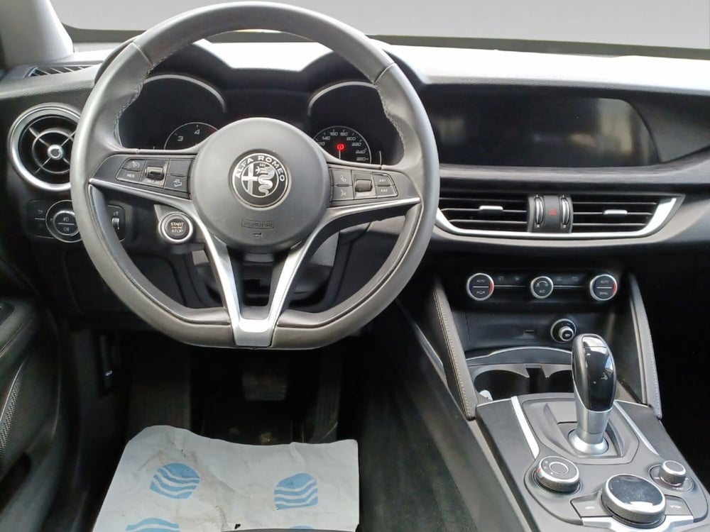 Alfa Romeo Stelvio usata a Siena (11)