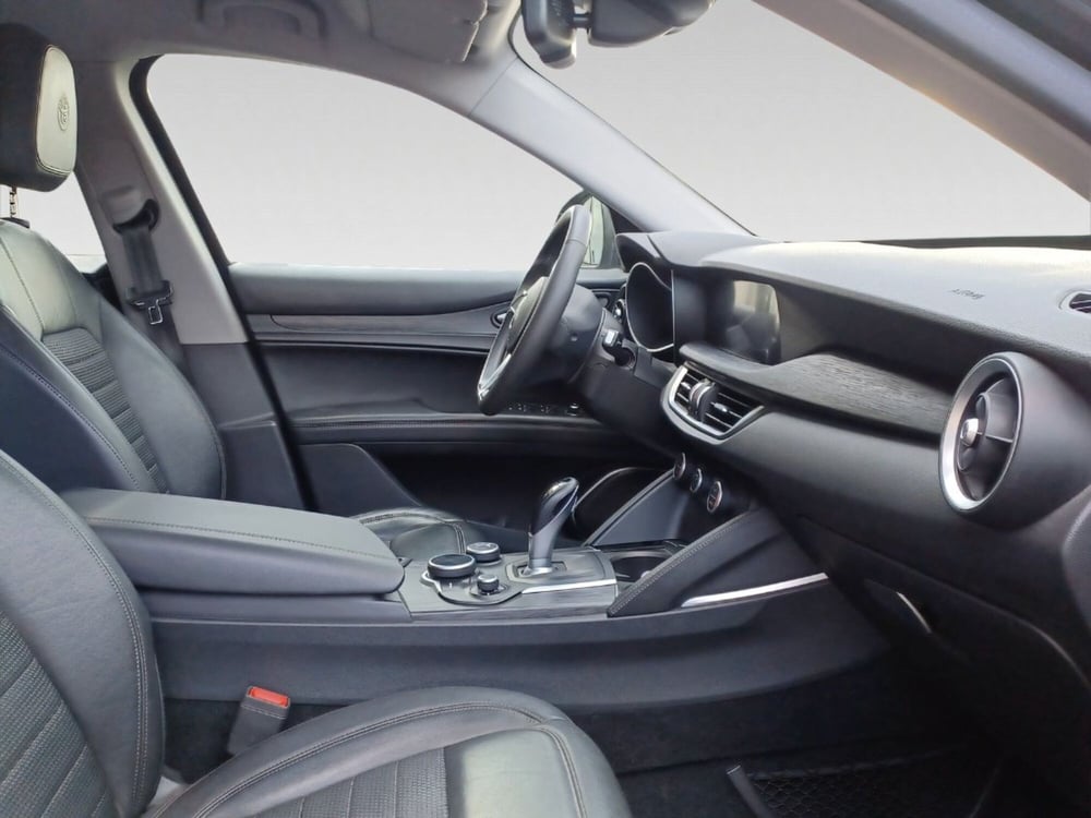 Alfa Romeo Stelvio usata a Siena (13)