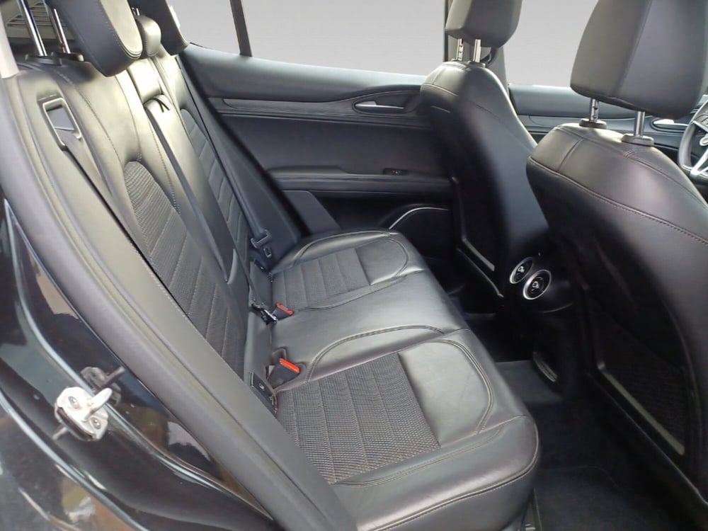 Alfa Romeo Stelvio usata a Siena (15)