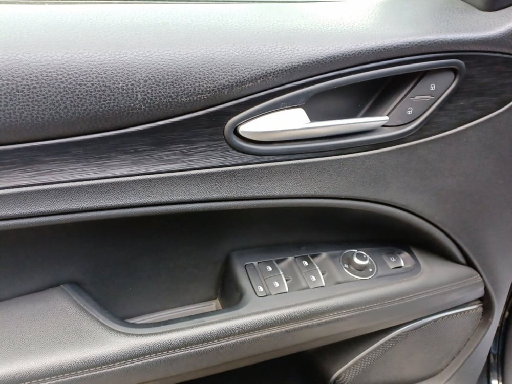 Alfa Romeo Stelvio usata a Siena (17)
