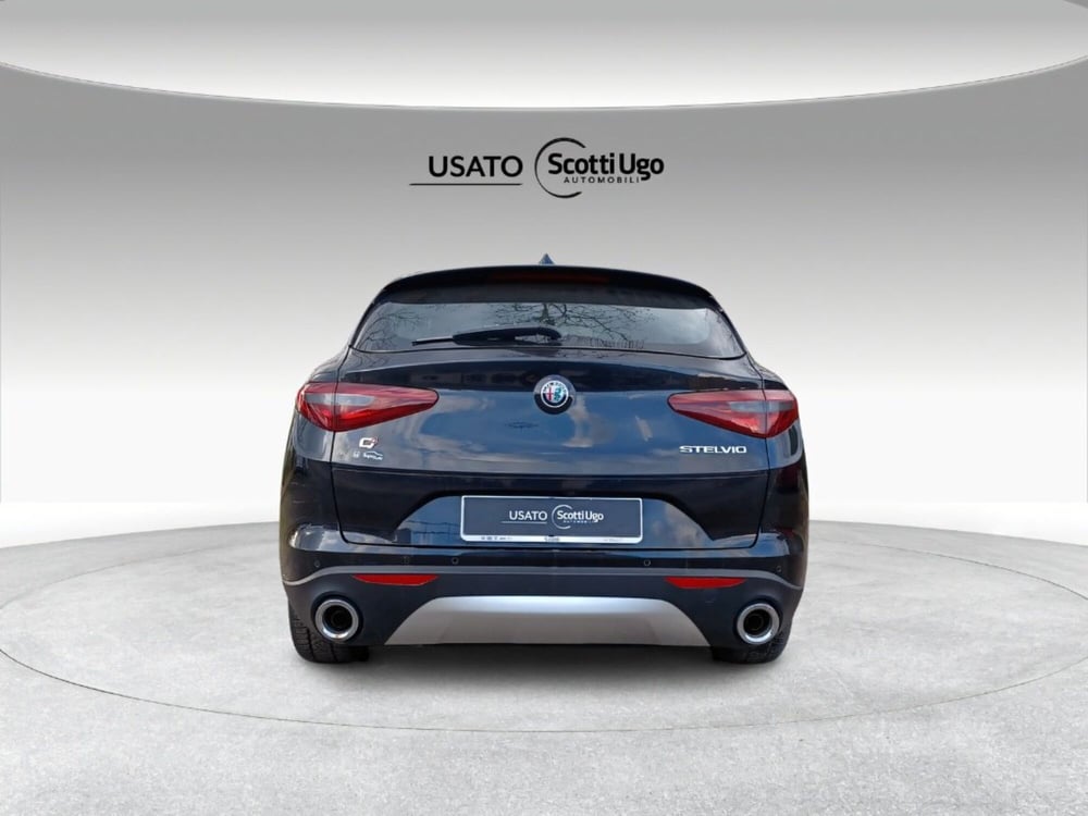 Alfa Romeo Stelvio usata a Siena (7)
