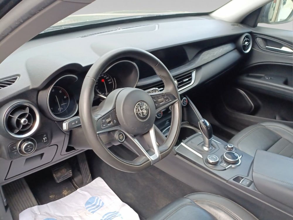 Alfa Romeo Stelvio usata a Siena (9)