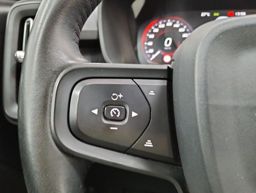 Volvo XC40 usata a Como (11)