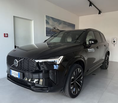 Volvo XC90 T8 Recharge AWD Plug-in Hybrid aut. 7 posti Plus Dark del 2025 usata a Parma