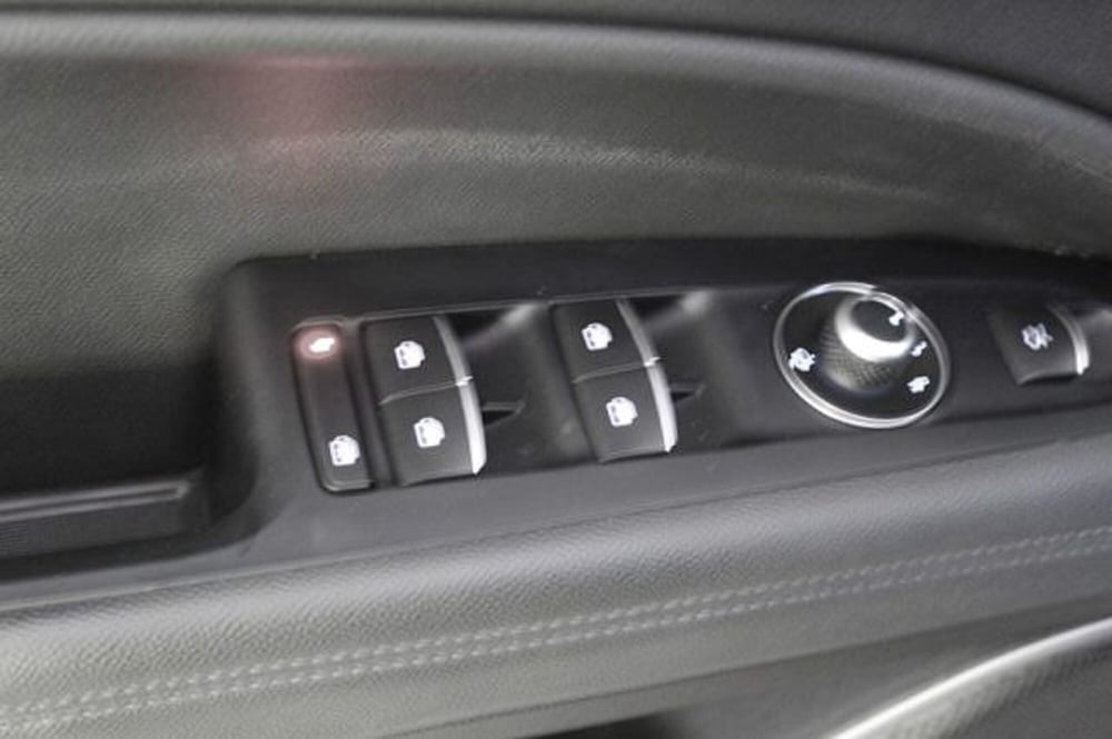 Alfa Romeo Stelvio usata a Novara (13)