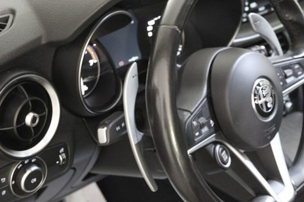 Alfa Romeo Stelvio usata a Novara (14)