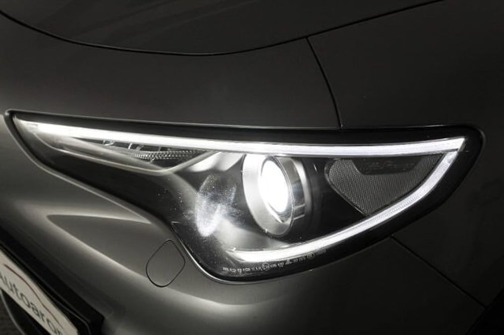 Alfa Romeo Stelvio usata a Novara (15)