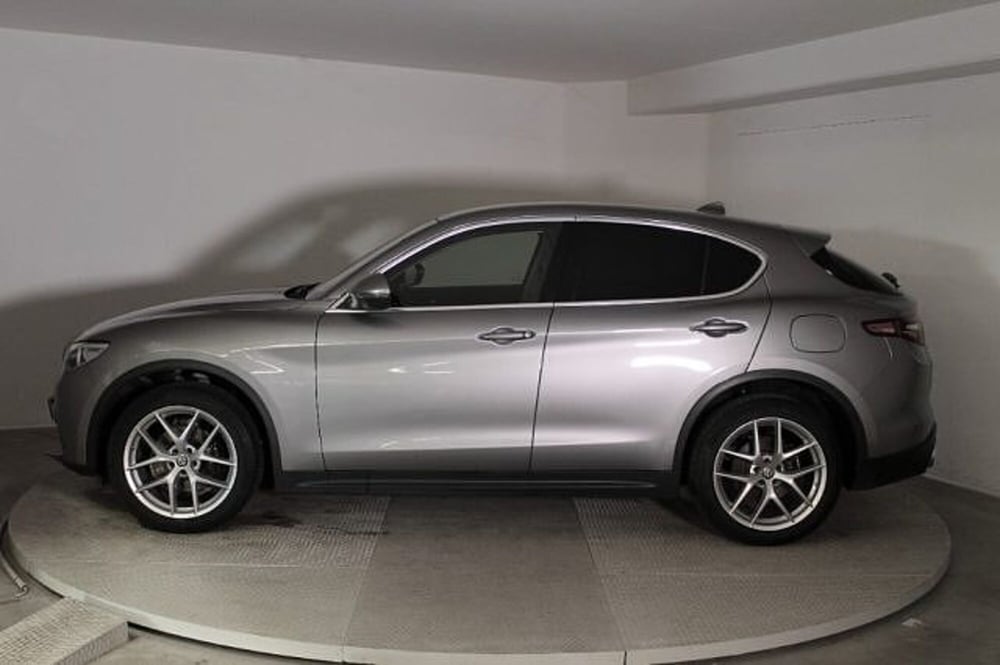 Alfa Romeo Stelvio usata a Novara (3)