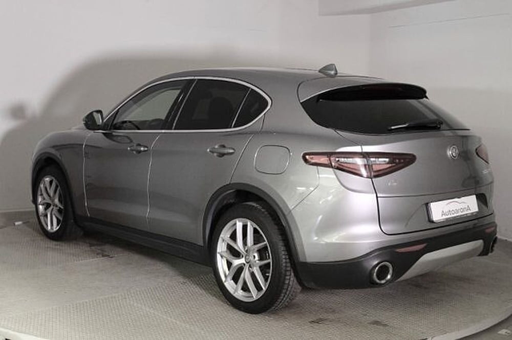 Alfa Romeo Stelvio usata a Novara (4)