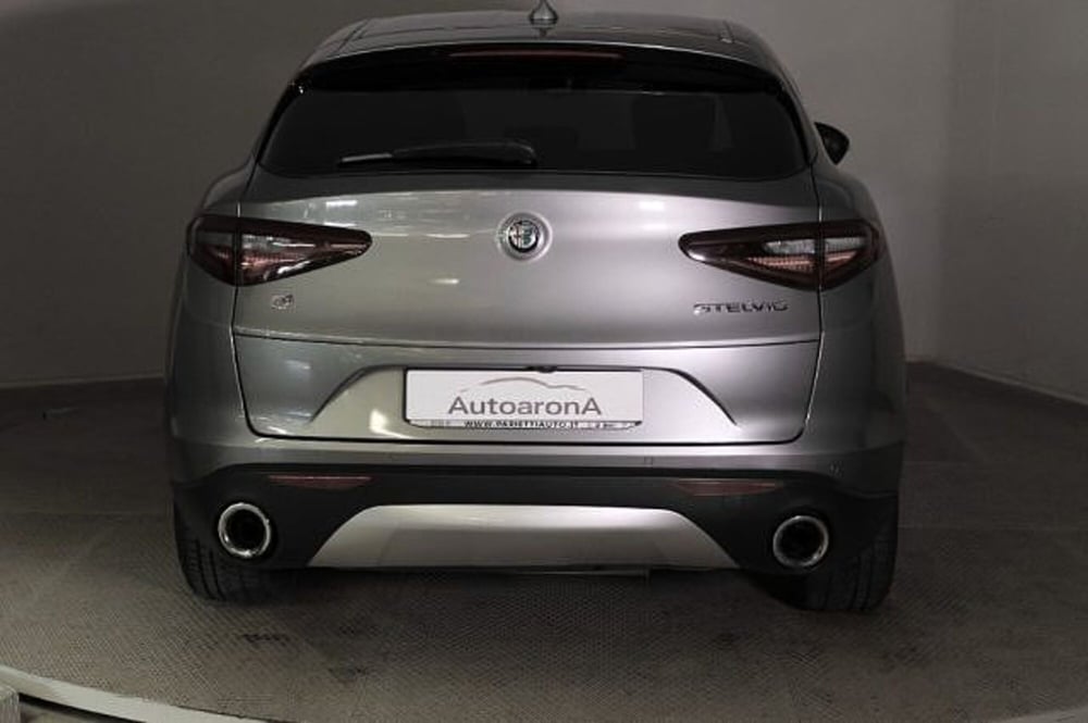 Alfa Romeo Stelvio usata a Novara (5)