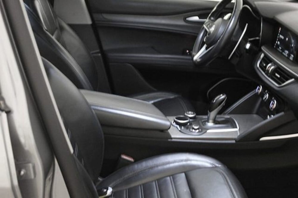 Alfa Romeo Stelvio usata a Novara (8)
