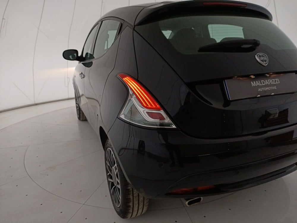 Lancia Ypsilon usata a Bari (11)