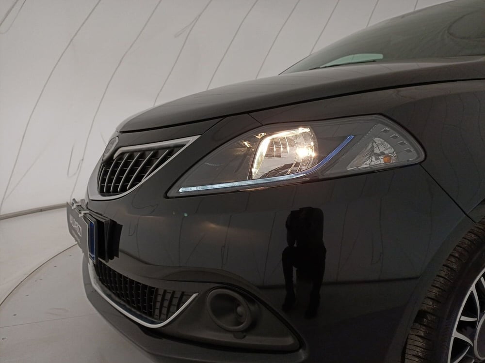 Lancia Ypsilon usata a Bari (12)