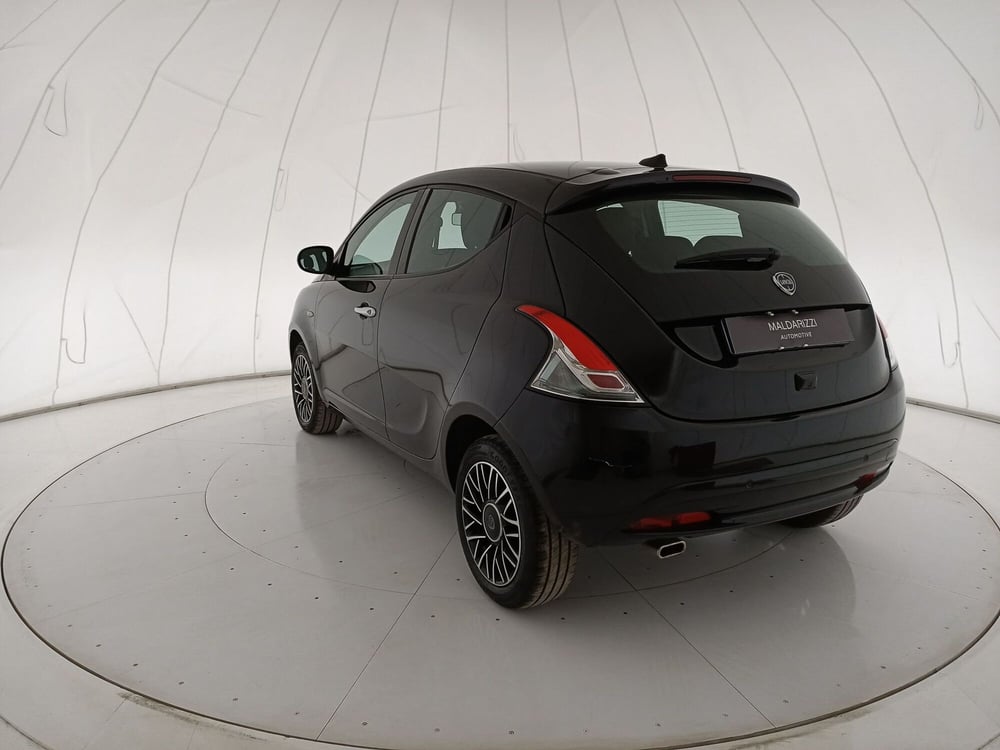 Lancia Ypsilon usata a Bari (4)