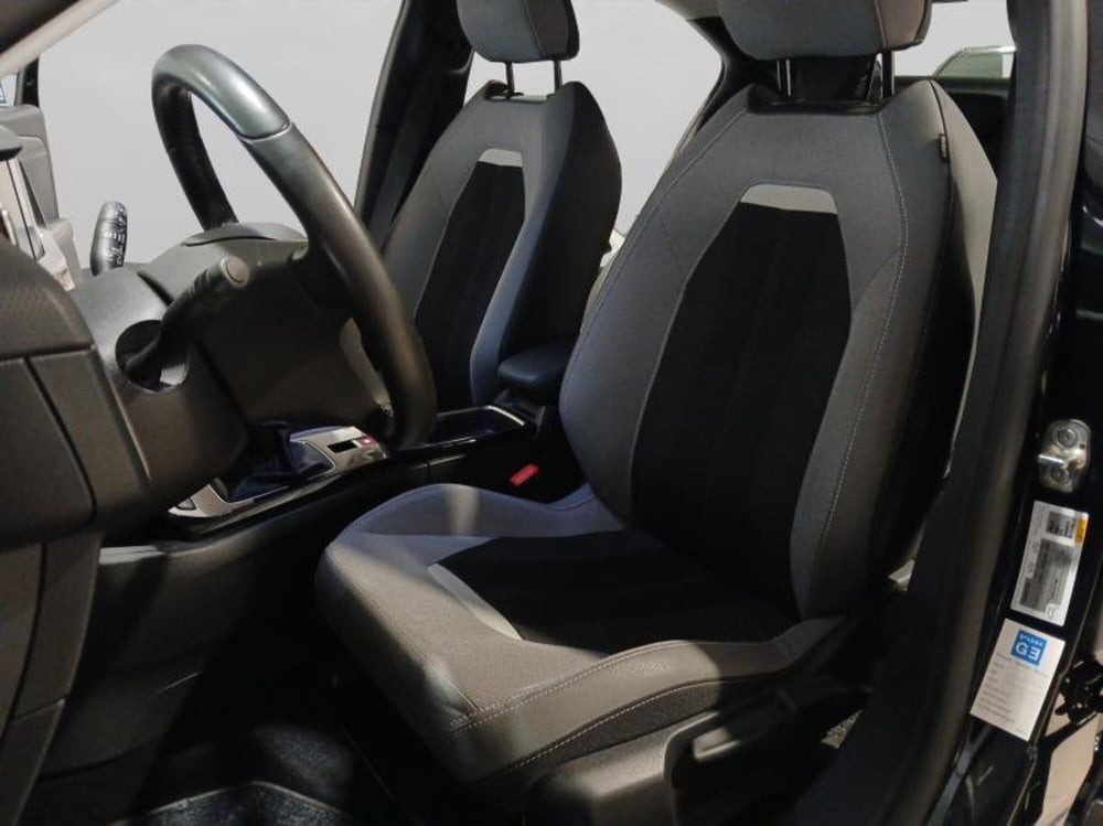 Opel Mokka usata a Genova (9)