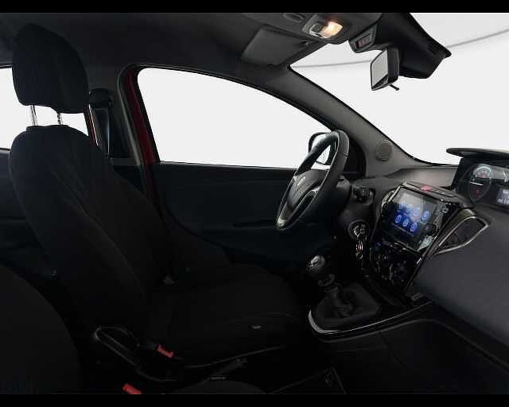 Lancia Ypsilon usata a Roma (8)
