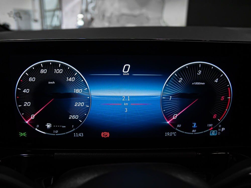 Mercedes-Benz GLA SUV nuova a Macerata (7)