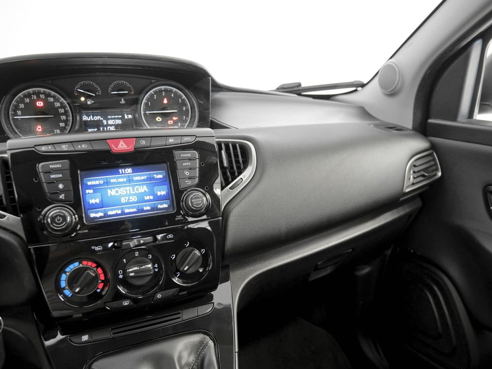 Lancia Ypsilon usata a Prato (11)