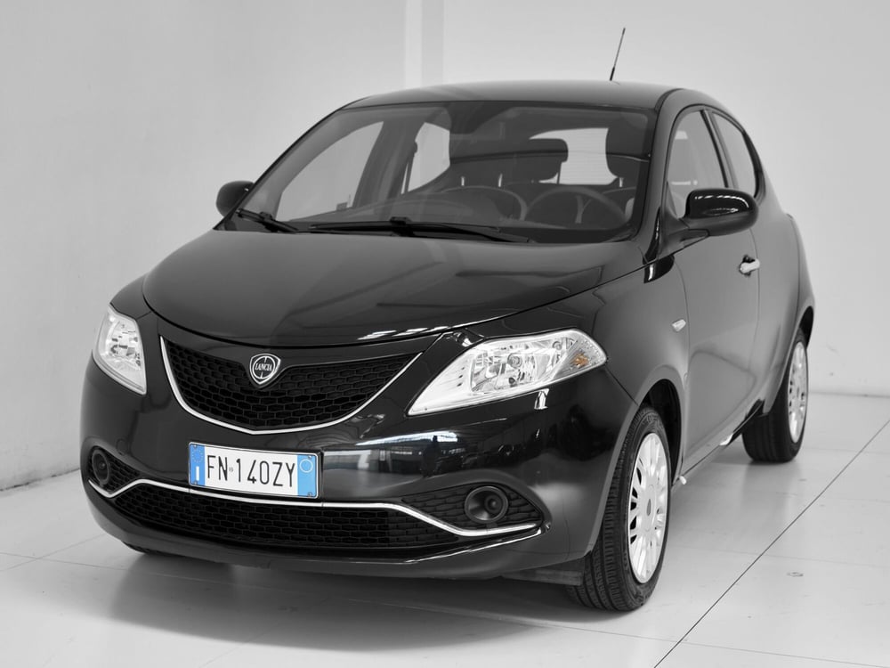Lancia Ypsilon usata a Prato (2)