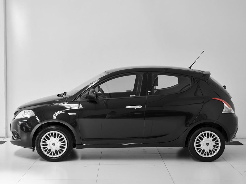 Lancia Ypsilon usata a Prato (3)