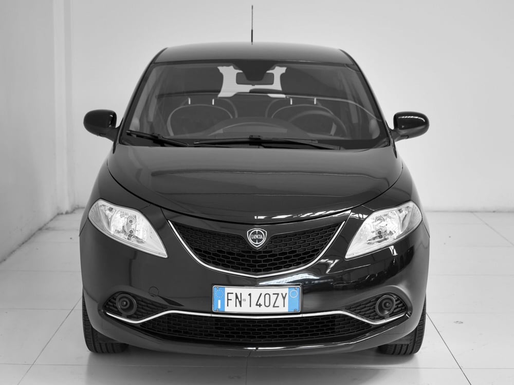 Lancia Ypsilon usata a Prato (5)