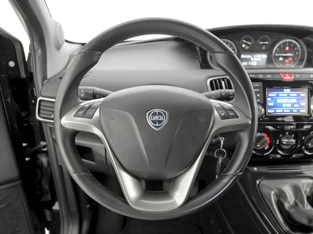 Lancia Ypsilon usata a Prato (8)