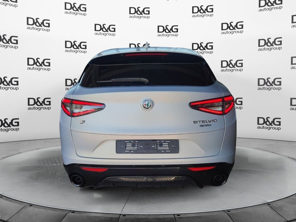 Alfa Romeo Stelvio nuova a Modena (6)