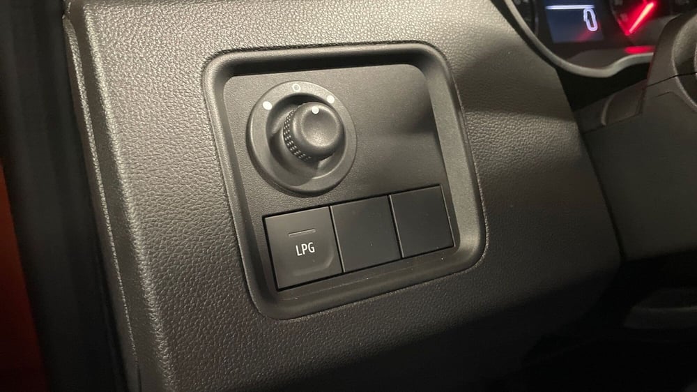 Dacia Duster usata a Varese (10)