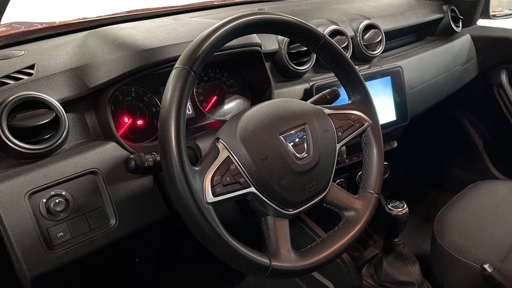Dacia Duster usata a Varese (12)