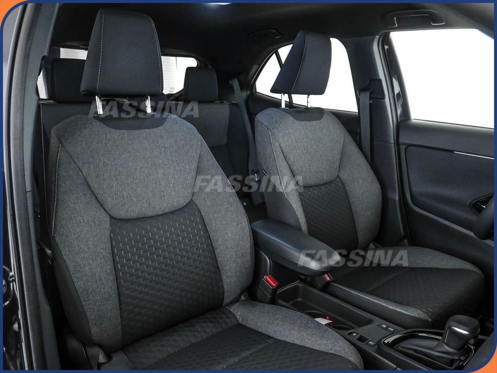 Toyota Yaris Cross nuova a Milano (13)