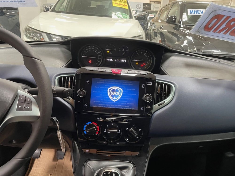Lancia Ypsilon nuova a Lucca (11)