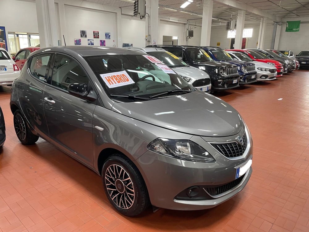 Lancia Ypsilon nuova a Lucca (3)