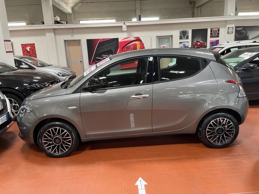 Lancia Ypsilon nuova a Lucca (4)
