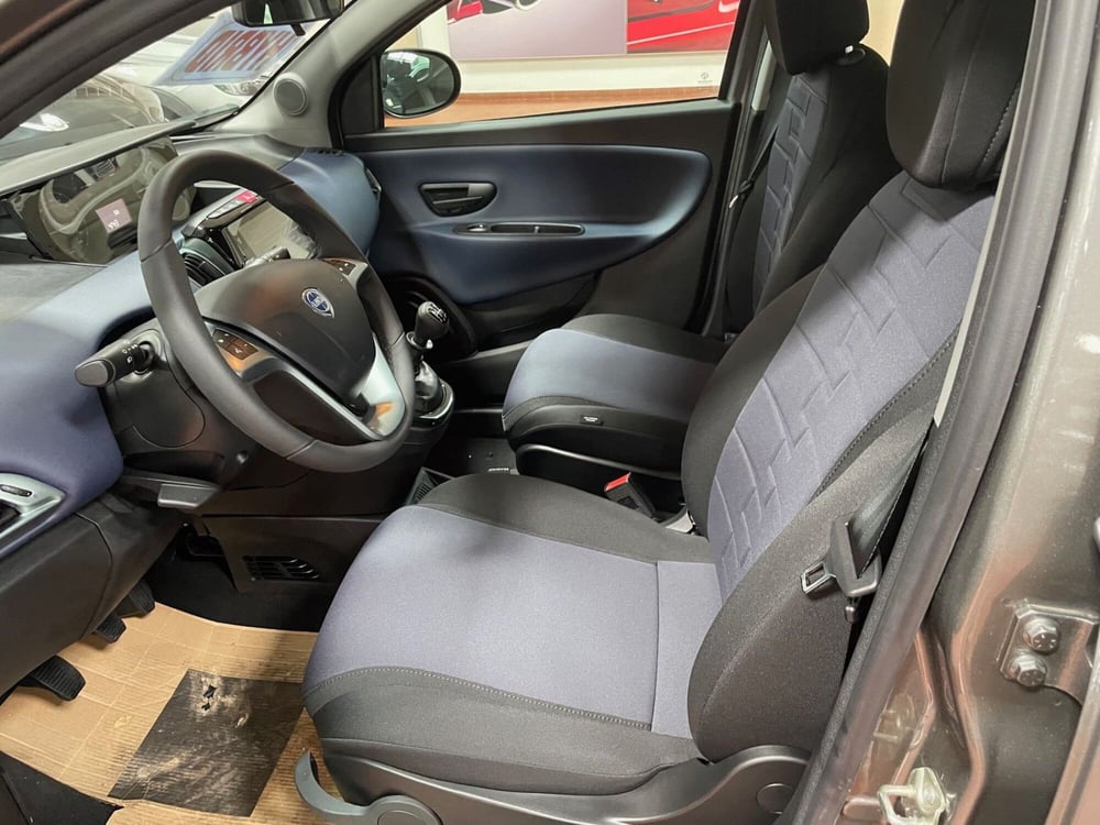 Lancia Ypsilon nuova a Lucca (8)