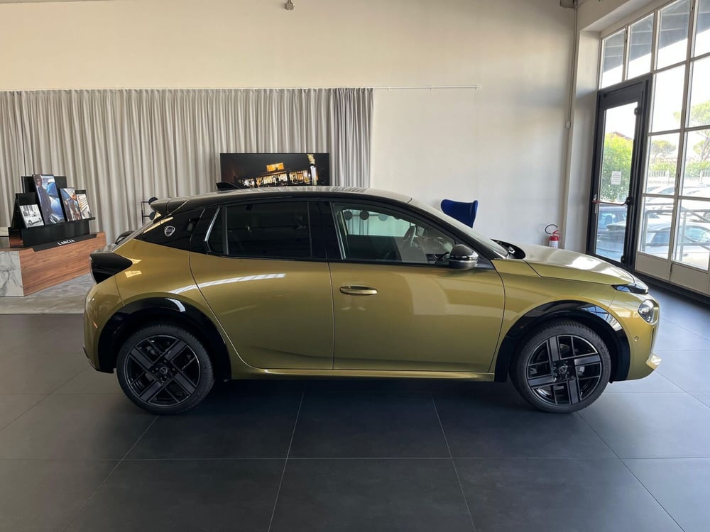 Lancia Ypsilon nuova a Lucca (3)