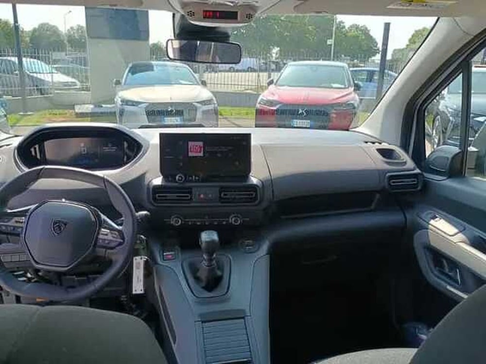 Peugeot Rifter nuova a Milano (10)