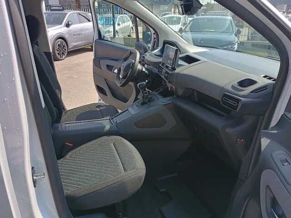 Peugeot Rifter nuova a Milano (11)