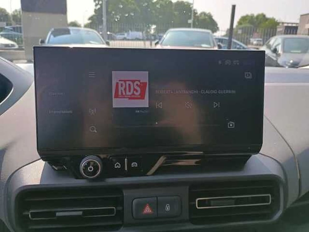 Peugeot Rifter nuova a Milano (13)
