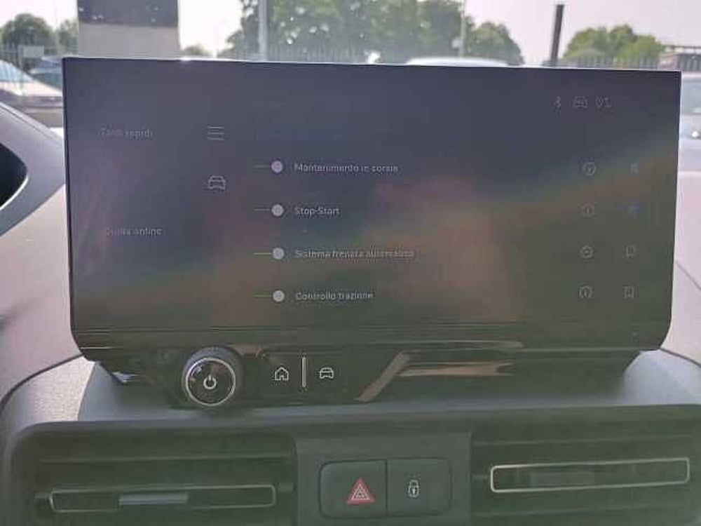 Peugeot Rifter nuova a Milano (16)