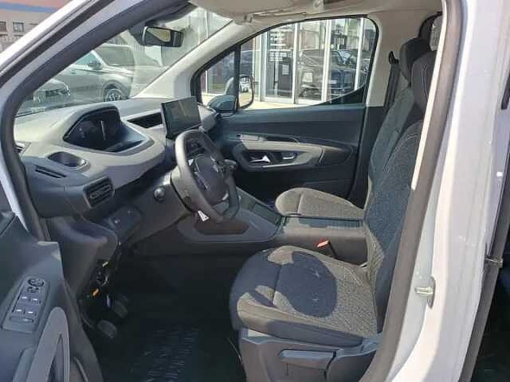 Peugeot Rifter nuova a Milano (9)