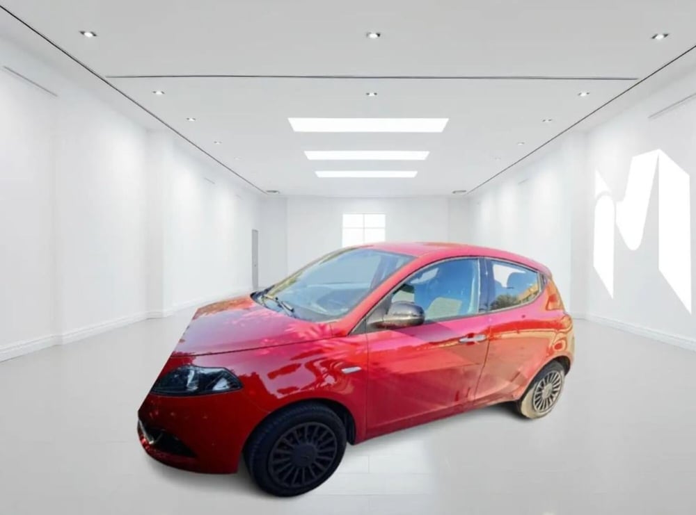 Lancia Ypsilon usata a Latina (2)