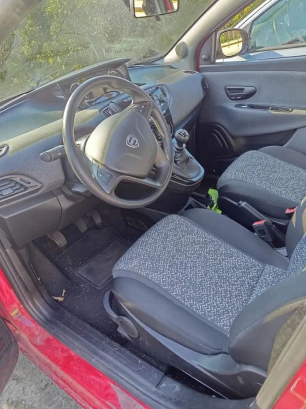 Lancia Ypsilon usata a Latina (4)