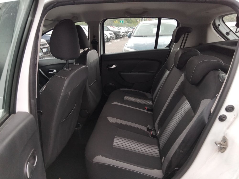 Dacia Sandero usata a Roma (12)