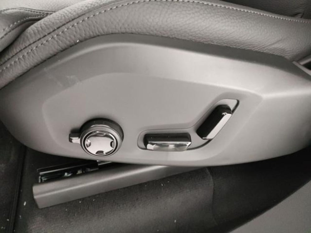 Volvo XC90 nuova a Modena (17)