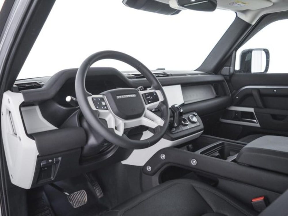 Land Rover Defender usata a Perugia (13)